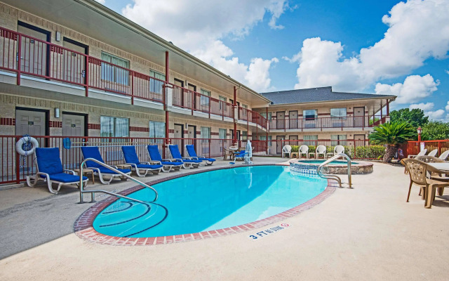 Hill Country Inn & Suites - New Braunfels / Gruene