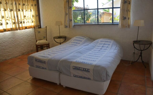 Holiday apartments at the courtyard of French château