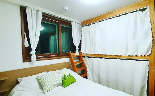 Tongyeong Slobbie Guest House