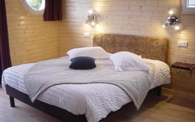 Hôtel Les Voisins Beaucemaine