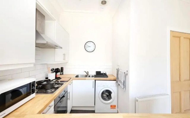 JOIVY Cosy Flat Next to Haymarket