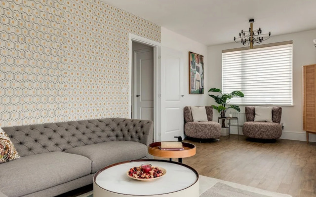 Tranquil 4-bed Oasis Modern Chic