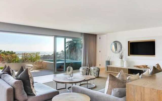 Modern Seaside Apartment w Incredible Views Lillamton