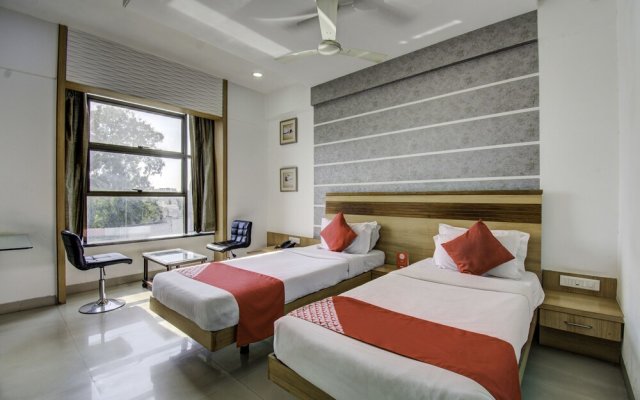 OYO 1000 Hotel Admiral Suites