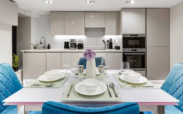 Modern Battersea Suite - London City Retreat