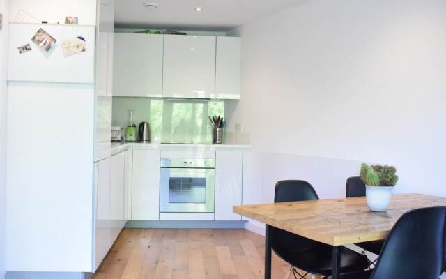 1 Bedroom Modern Flat in Central London