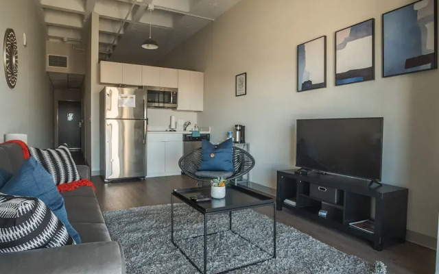 FRONTDESK 735 West Apts Westown Milwaukee