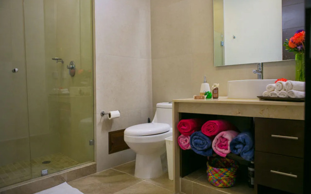 HIRA PH4 w Rooftop Terrace by Gate48