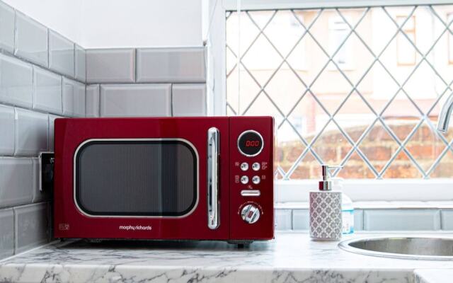 Private Hot Tub, Sauna, Ice Bath Gym Apartment