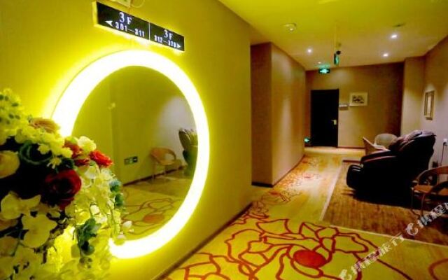 Huaye Yaju Hotel (Xinyang Pingqiao District Lihpao Plaza)