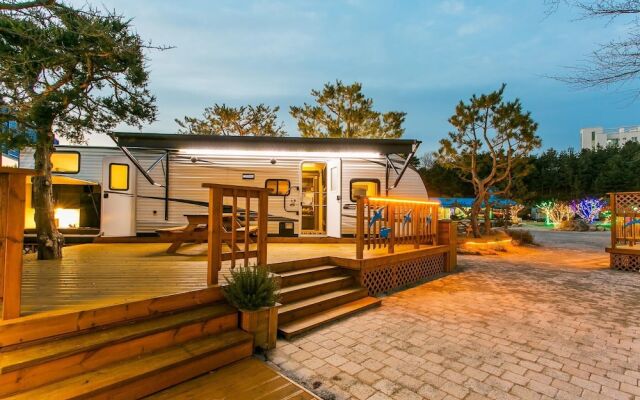 Gangneung Wow Park Caravan
