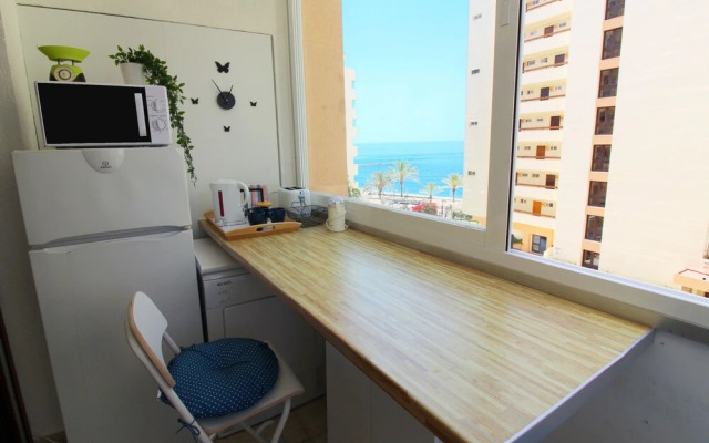 Apartamento con piscina y primera linea