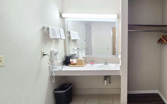 Super 8 by Wyndham Missouri Valley