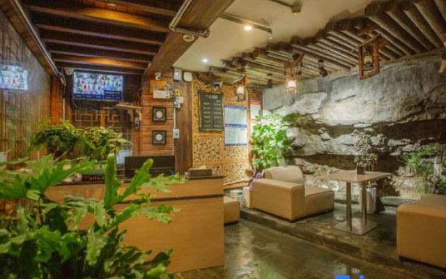 Xijiang Story Vacation Apartment (Xijiang Qianhu Miao Village No. 4 Wind and Rain Bridge)