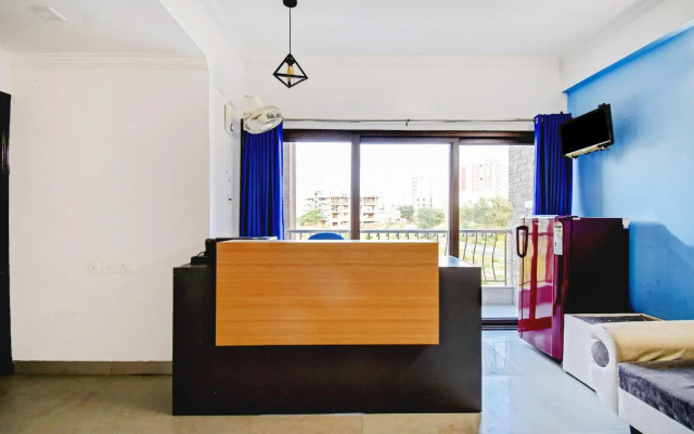 OYO 79874 Rr Residency