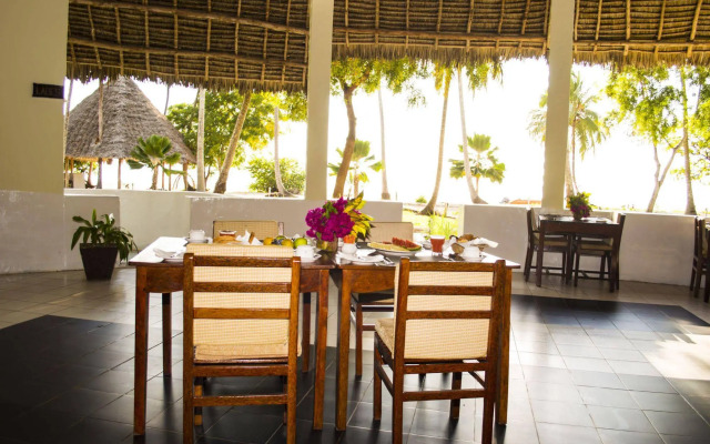 Antonio Beach Hotel and Spa