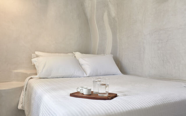 Mykonos Waves Beach House & Suites