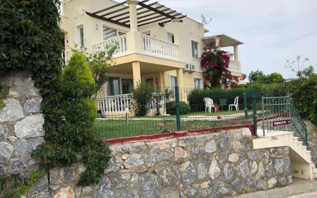 3 Bedroom Apartment Lake View 9 by Likya Global