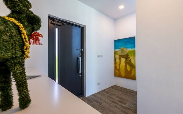 Modern 3 bedroom Pool Villa PG19