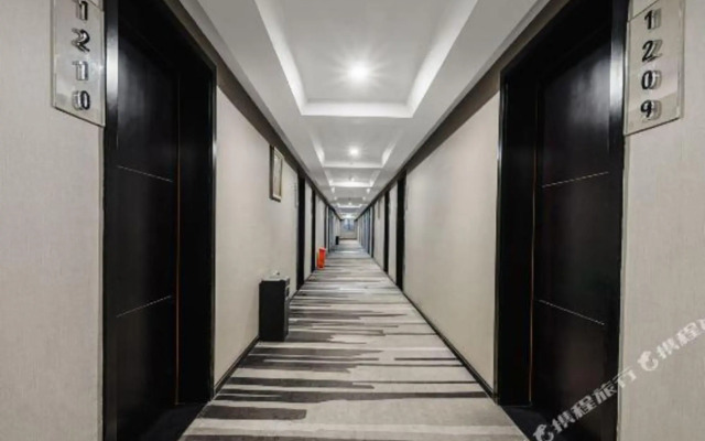 Four Alloy Nan Hotel
