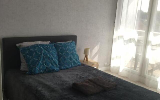 Fleur D'orchidee Studio 99 (Adults Only)