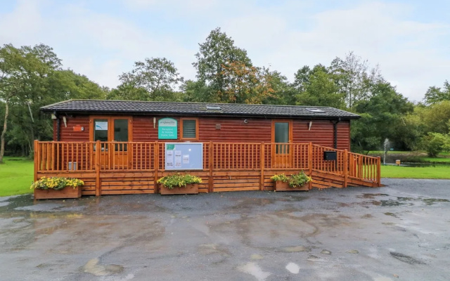 Lakeside Lodge