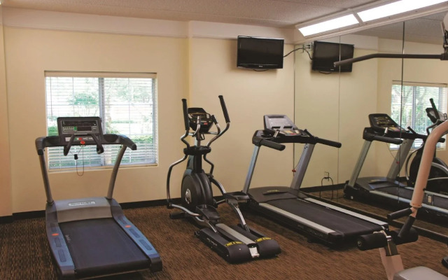 La Quinta Inn & Suites by Wyndham Houston Bush IAH South