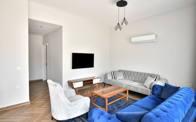 Red Moon Suites