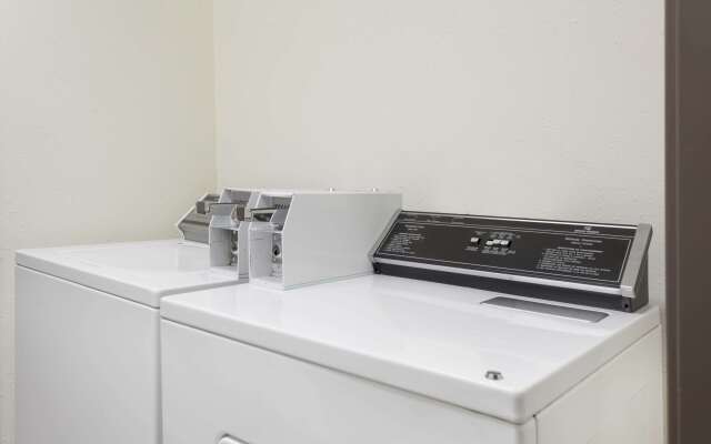 Super 8 by Wyndham Prince Albert