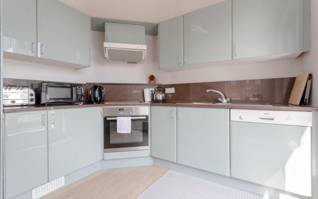 Modern 2 Bedroom Home With a View