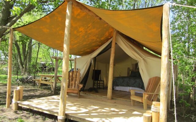 Oakwood Escape - Campsite