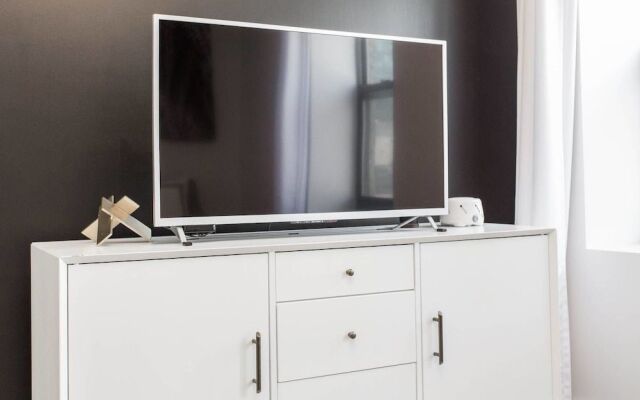 Black Walnut - Modern 1 BDR in Downtown