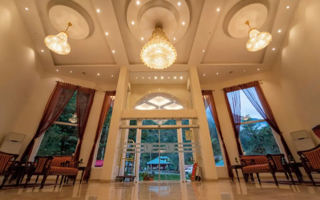 The Allure Grand Resort - Majestic Riverside Retreat