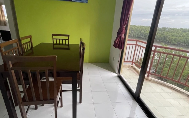 Dindings Pantai Desair Apartment By DPD