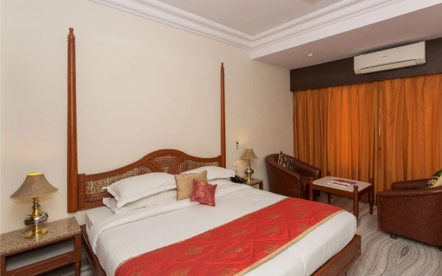 Hotel Hilltop Palace – Guest Rooms – Udaipur