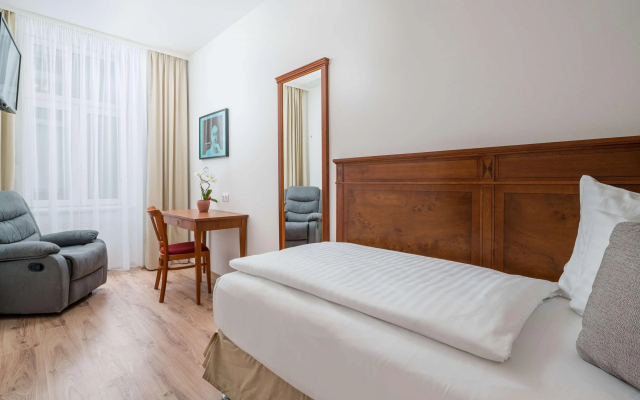 Best Western Plus Celebrity Suites