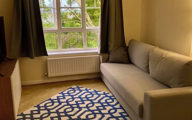 Impeccable 2-bed Apartment in London