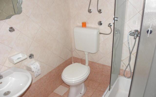 Studio apartment Pool - swimming pool and grill SA2 Bibinje, Zadar riviera
