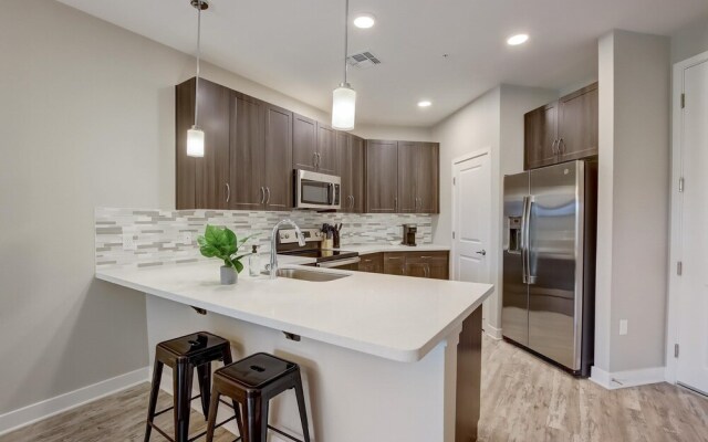FRONTDESK Montreux Apts Northeast Phoenix