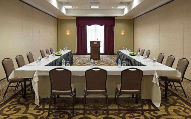 DoubleTree by Hilton Charlotte Airport