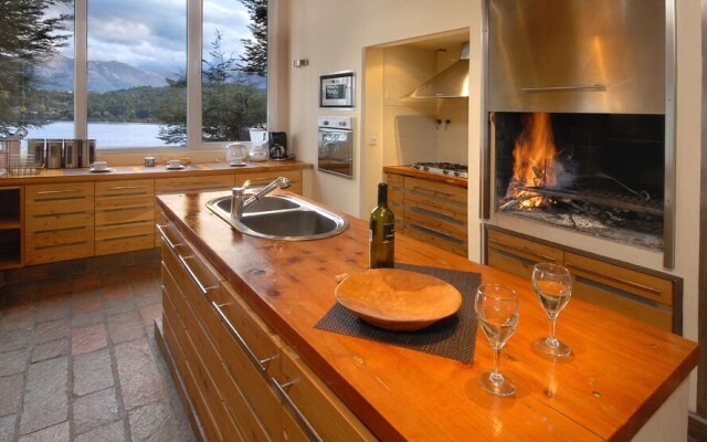 Magnificent 3Bedr Villa on the lake H47