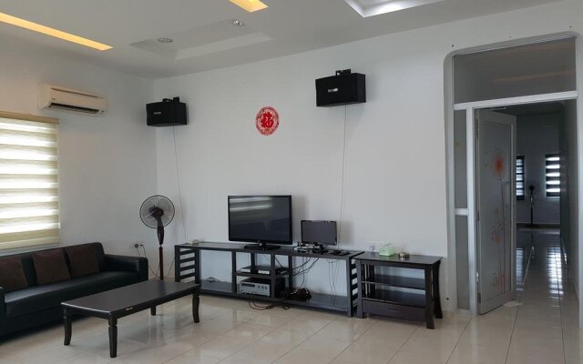 Kukup Xiang Holiday Home