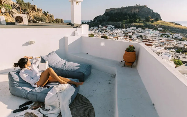 Arte Lindos Suites