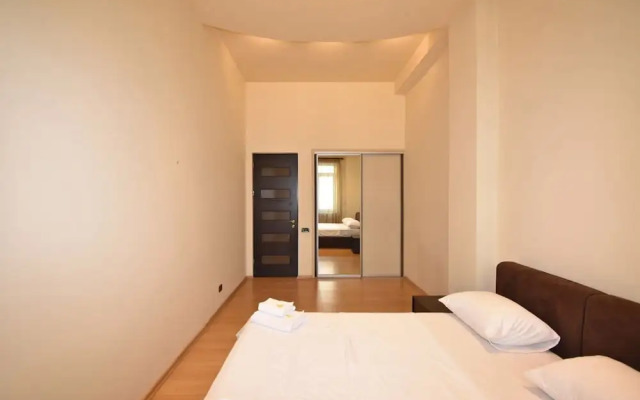 Spacious Apartment by Luxe Group TT606