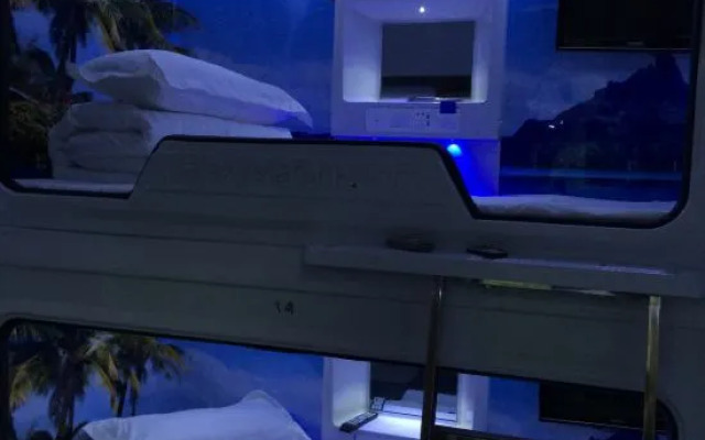 Jihe Light Luxury Art Hotel（Wuyi Square Station）