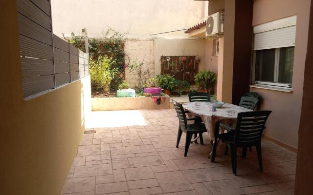 Airport's Close, Cozy Flat for 6 Persons