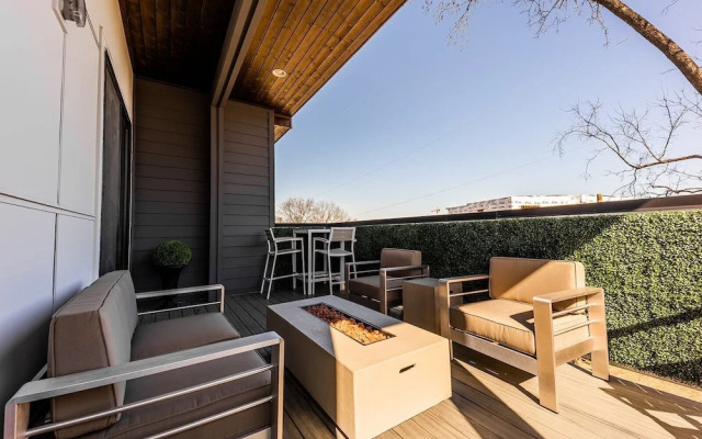 Broadway Getaway-rooftop Patio-mins to The Gulch