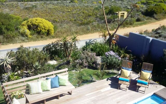 Stay at Friends (Guest house)