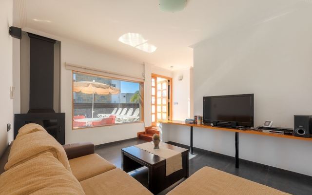 Camelot Holiday Homes by LIVVO