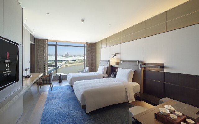 HUALUXE Nanjing Yangtze River by IHG